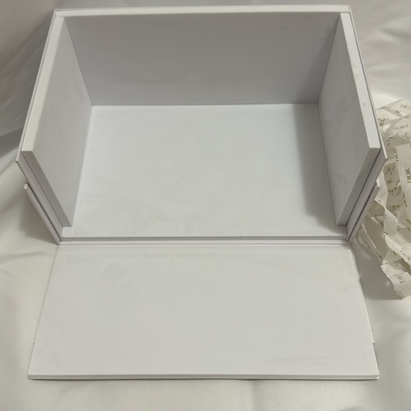 DIOR BOX WITH FOLD DOWN FRONT AND DIOR SHREDDED PAPER - Picture 5 of 5